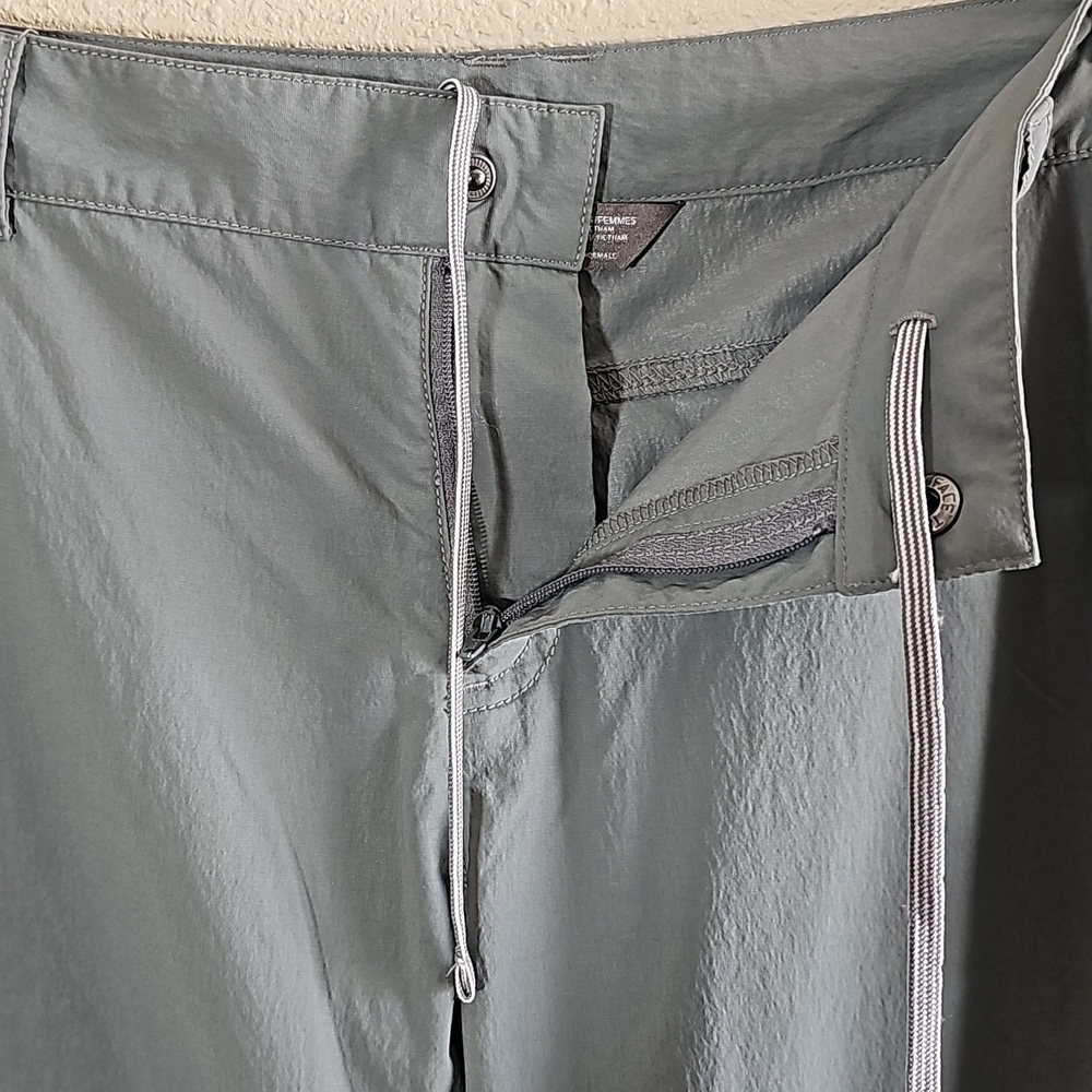 The North Face Convertible Pants. - Picture 5 of 12